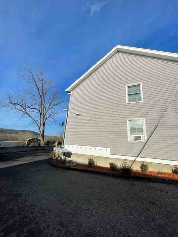 127 Railroad St - Photo 3 of 16