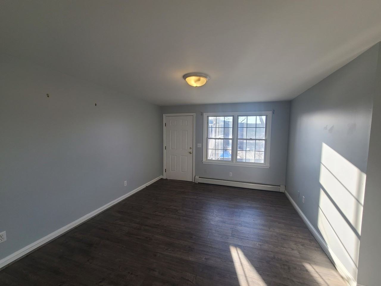127 Railroad St - Photo 5 of 16