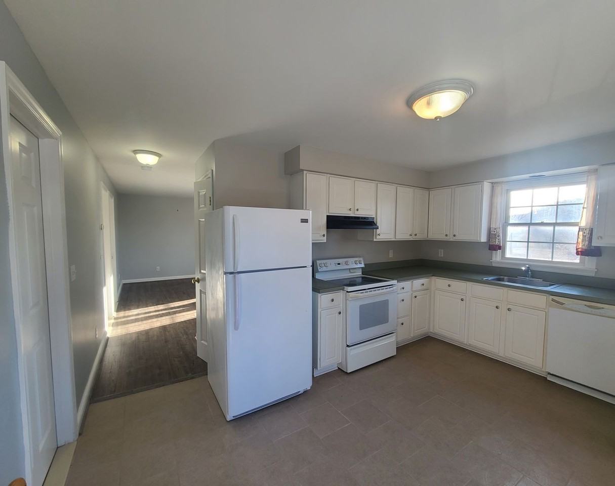 127 Railroad St - Photo 6 of 16