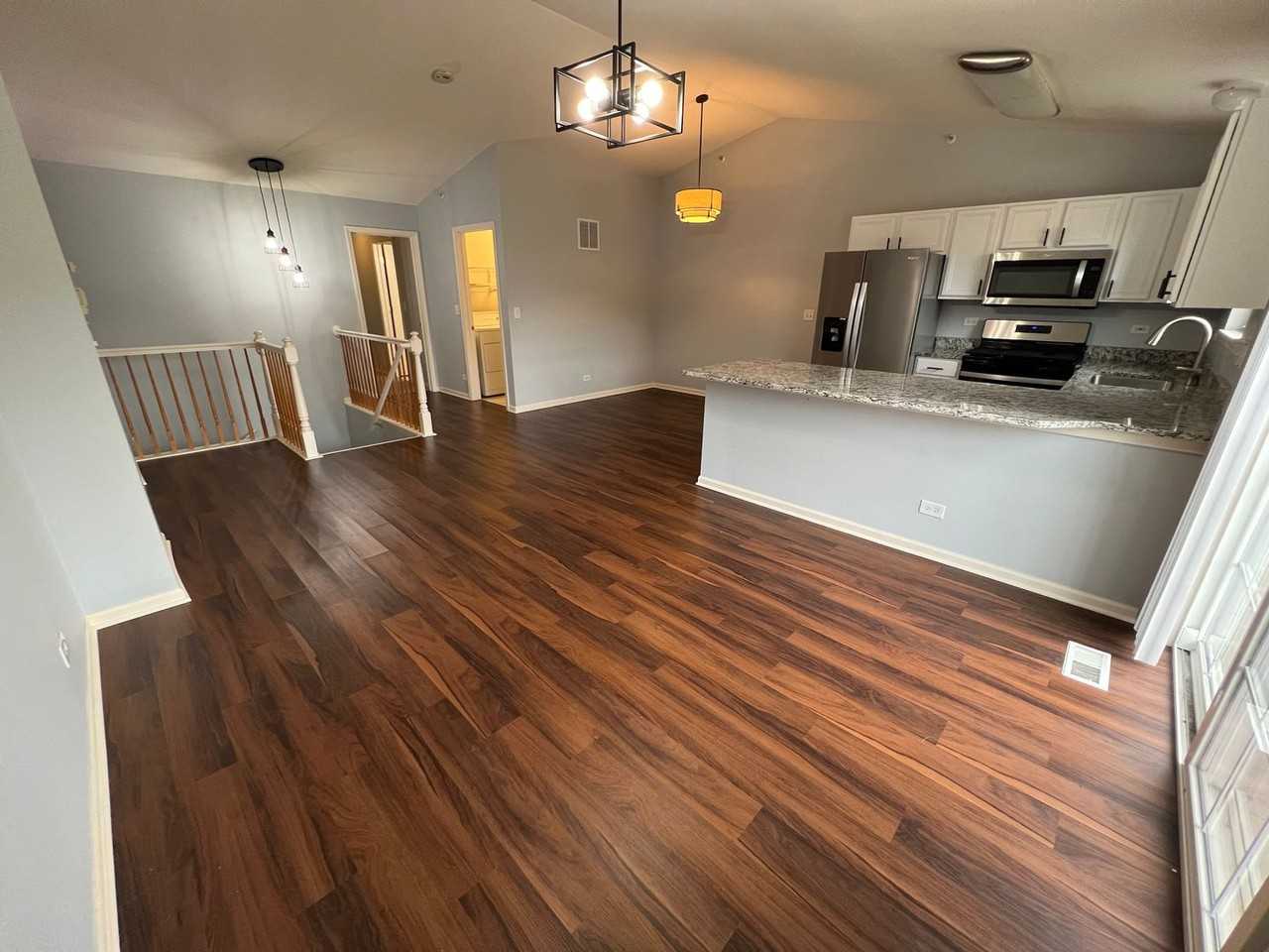 979 Kensington Dr - Photo 3 of 16