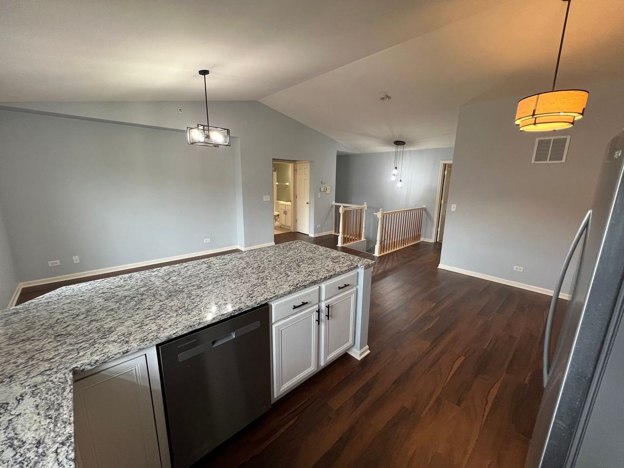 979 Kensington Dr - Photo 5 of 16