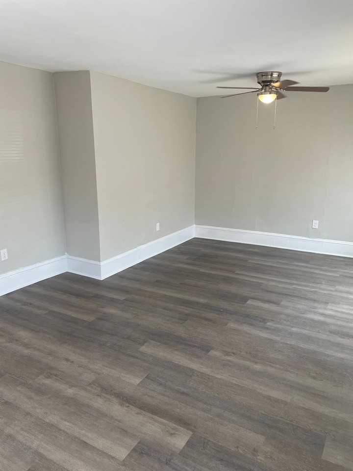 122 Dellabrook Rd - Photo 2 of 11