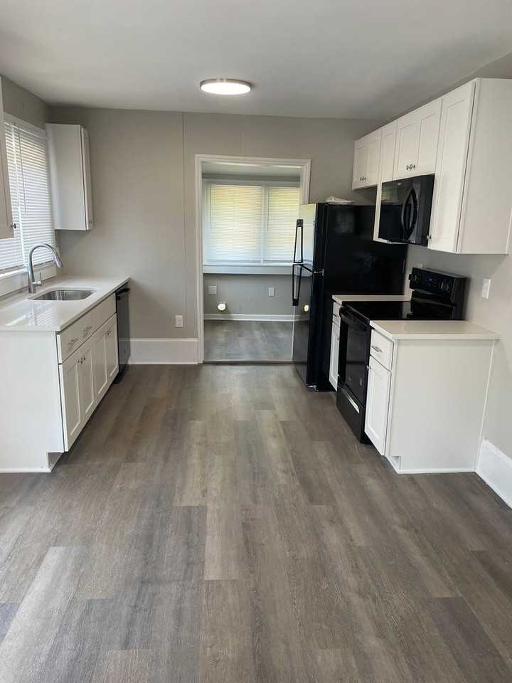 122 Dellabrook Rd - Photo 3 of 11