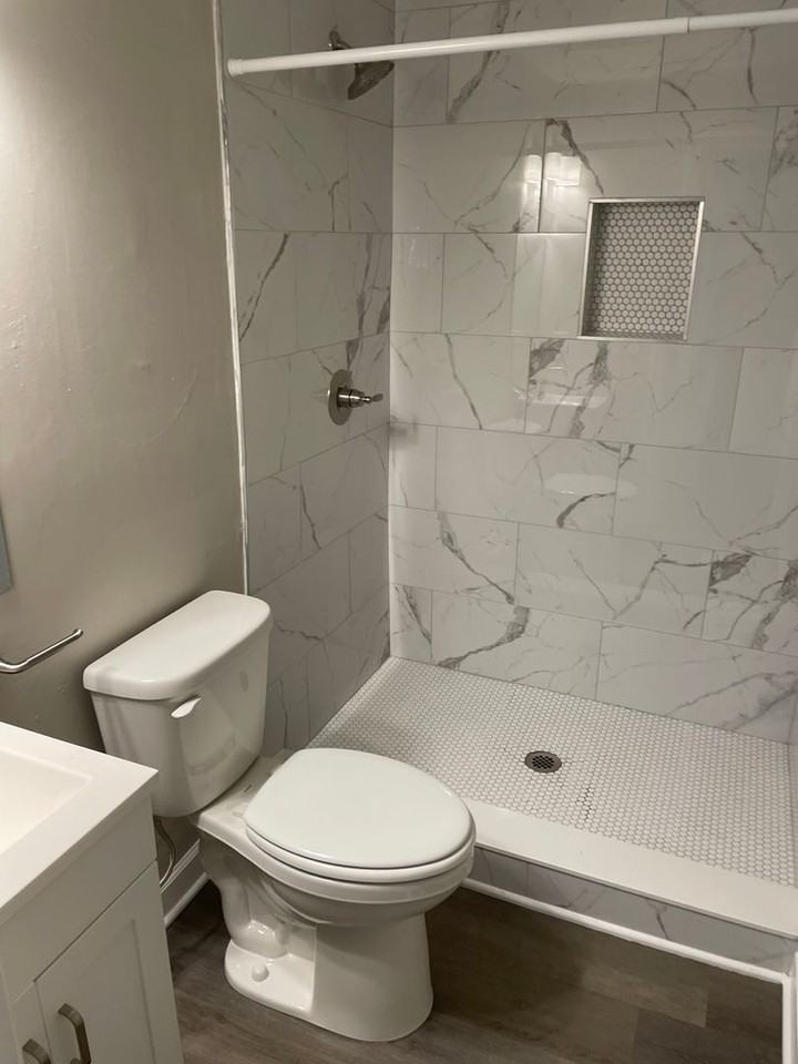 408 W 24 1/2 St - Photo 6 of 8