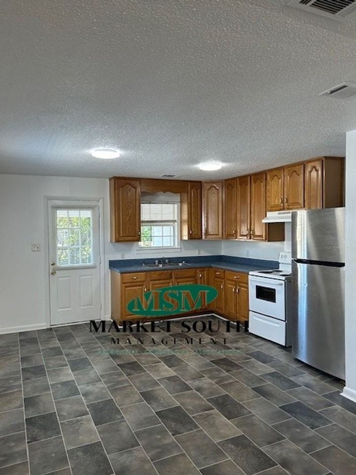 3508 Haslam Ave - Photo 4 of 25