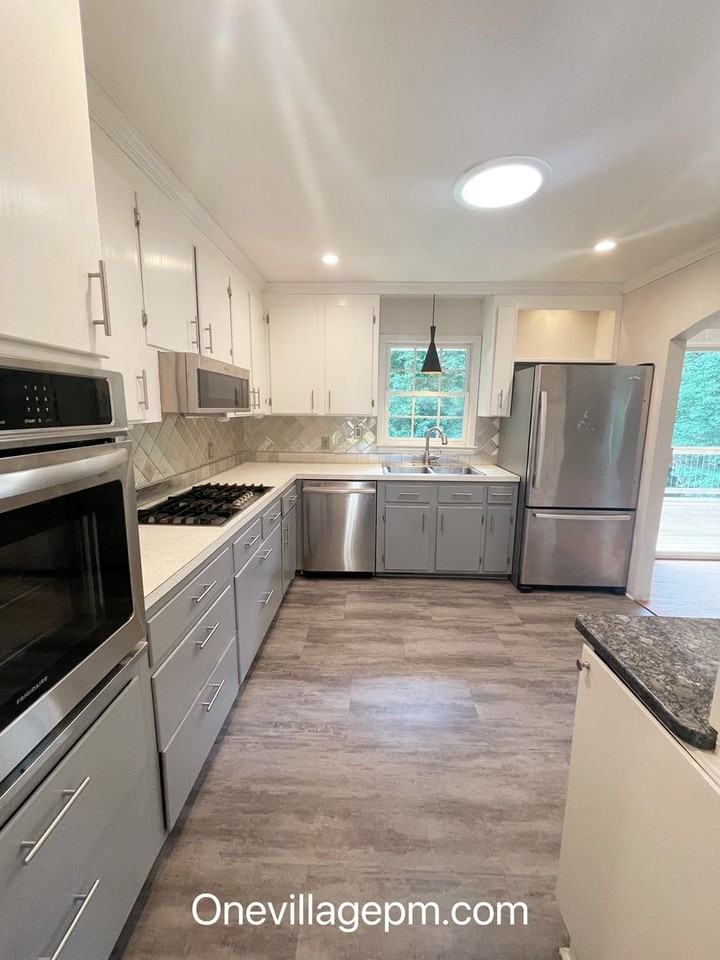 3105 Julian Dr - Photo 3 of 22