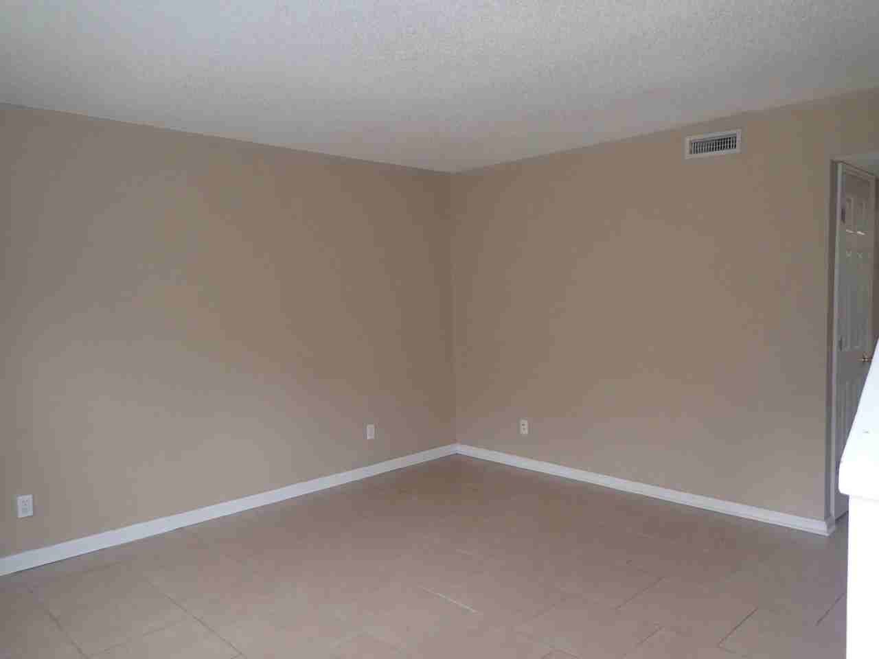 1305 Breckenridge Dr #11 - Photo 3 of 16
