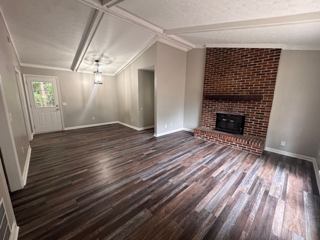 221 Hearthstone Dr - Photo 2 of 9