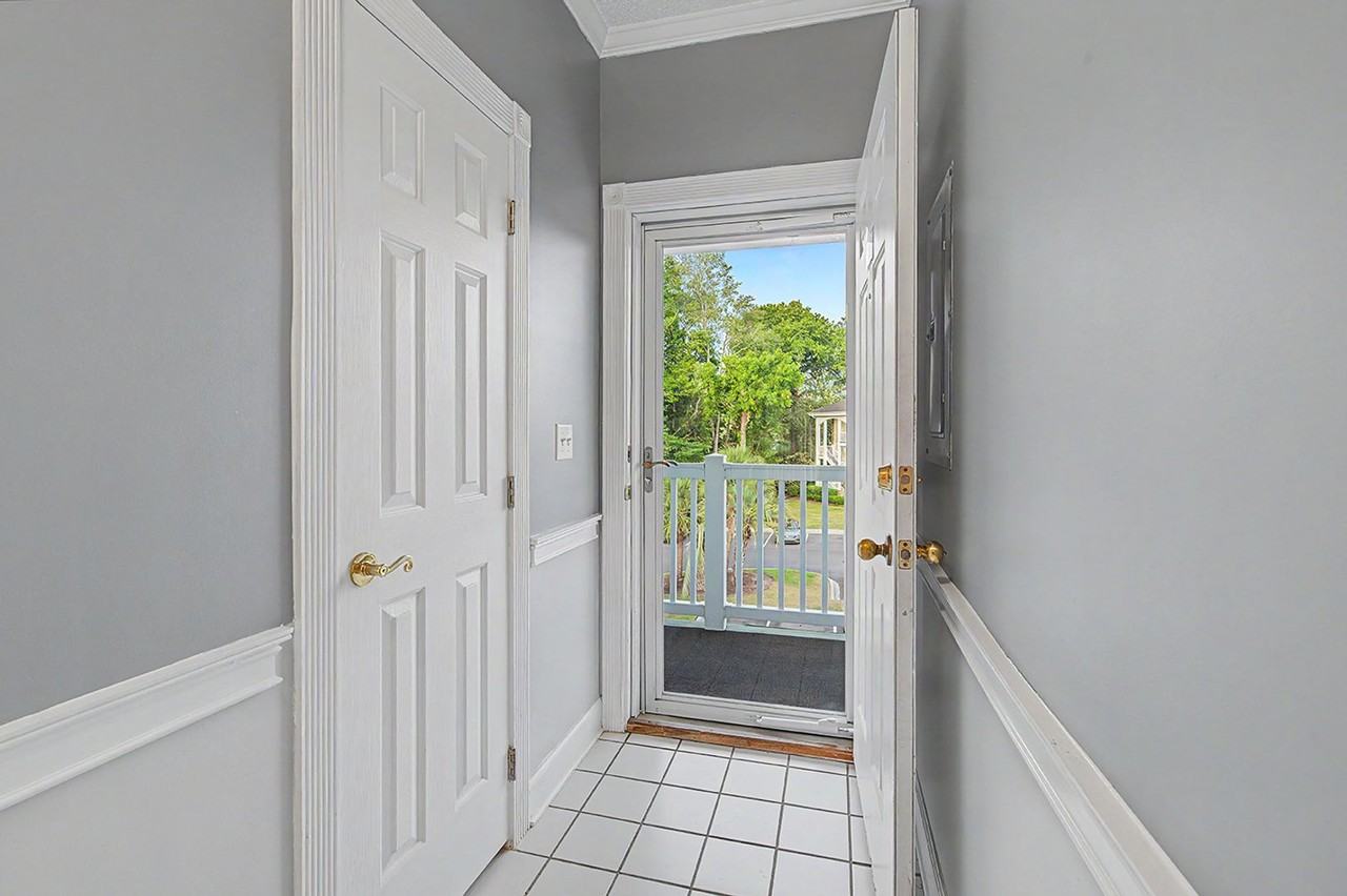 670 Riverwalk Dr #302 - Photo 4 of 33