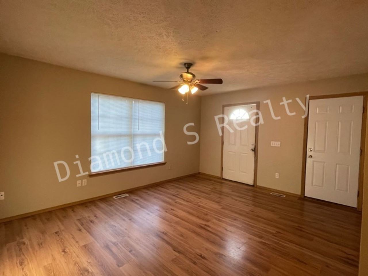 2313 N Rogers Ave - Photo 6 of 14