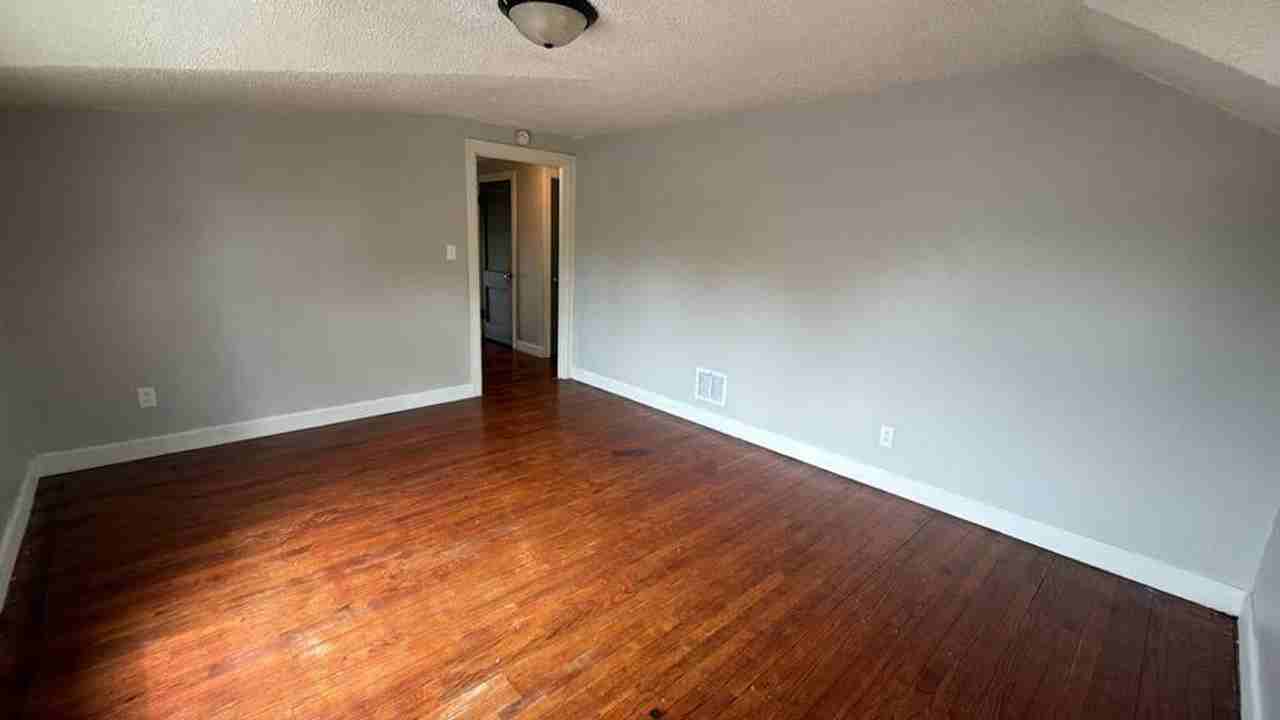 2004 46th St - Photo 7 of 11