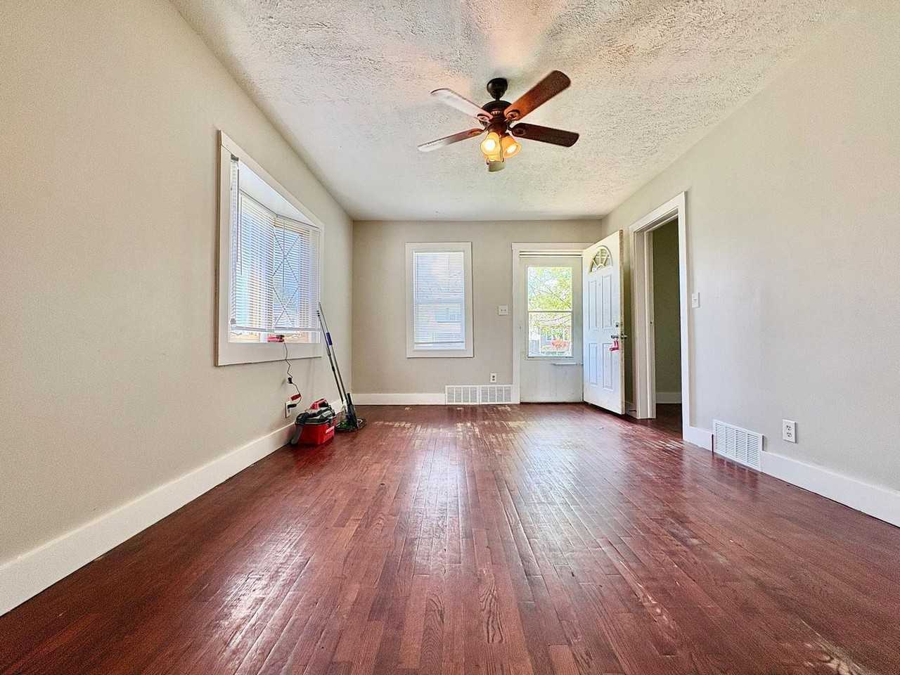 816 S 34th St - Photo 3 of 15