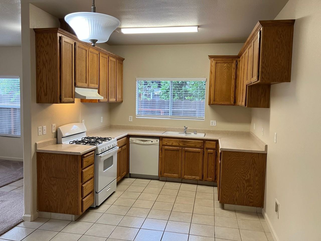 122 Orange Ave - Photo 5 of 16