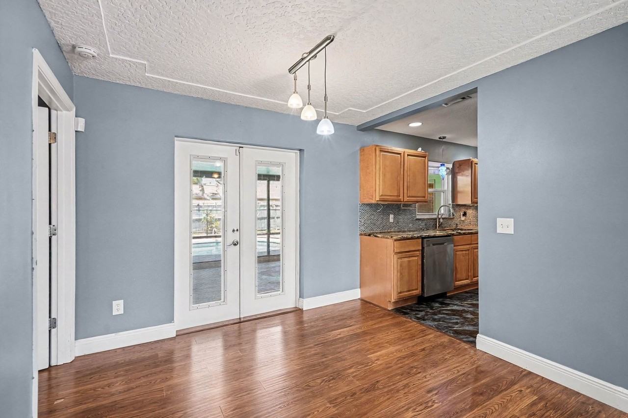 512 Dijon Dr - Photo 3 of 26