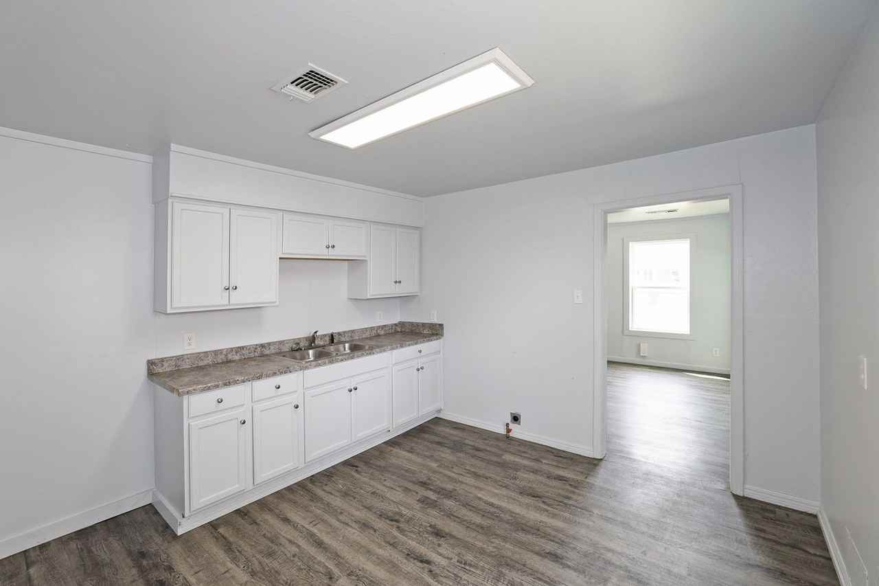 3703 S Monroe St - Photo 4 of 15