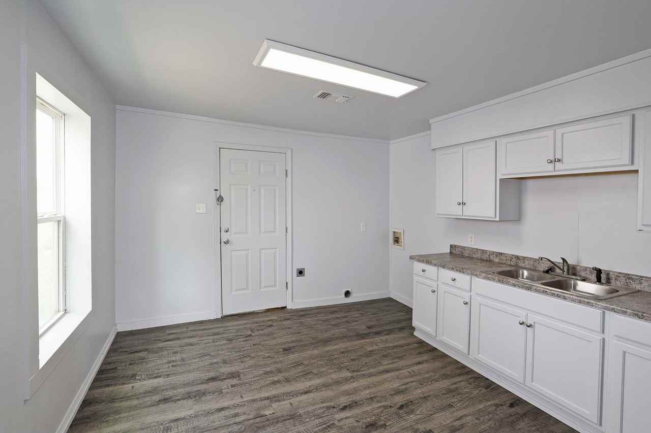 3703 S Monroe St - Photo 5 of 15