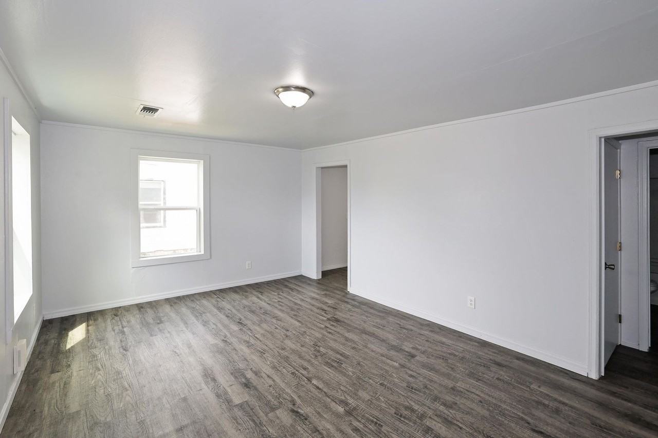 3703 S Monroe St - Photo 6 of 15