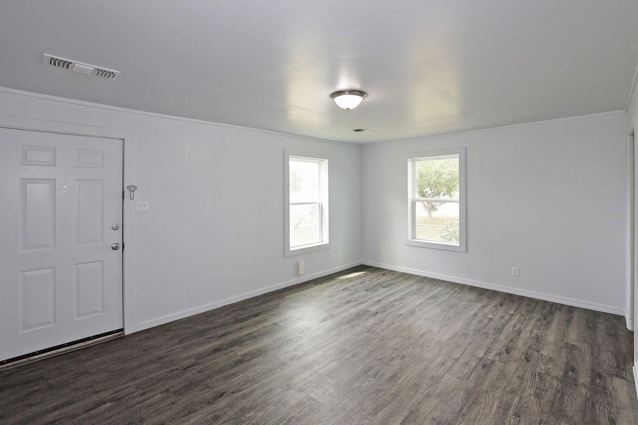 3703 S Monroe St - Photo 7 of 15