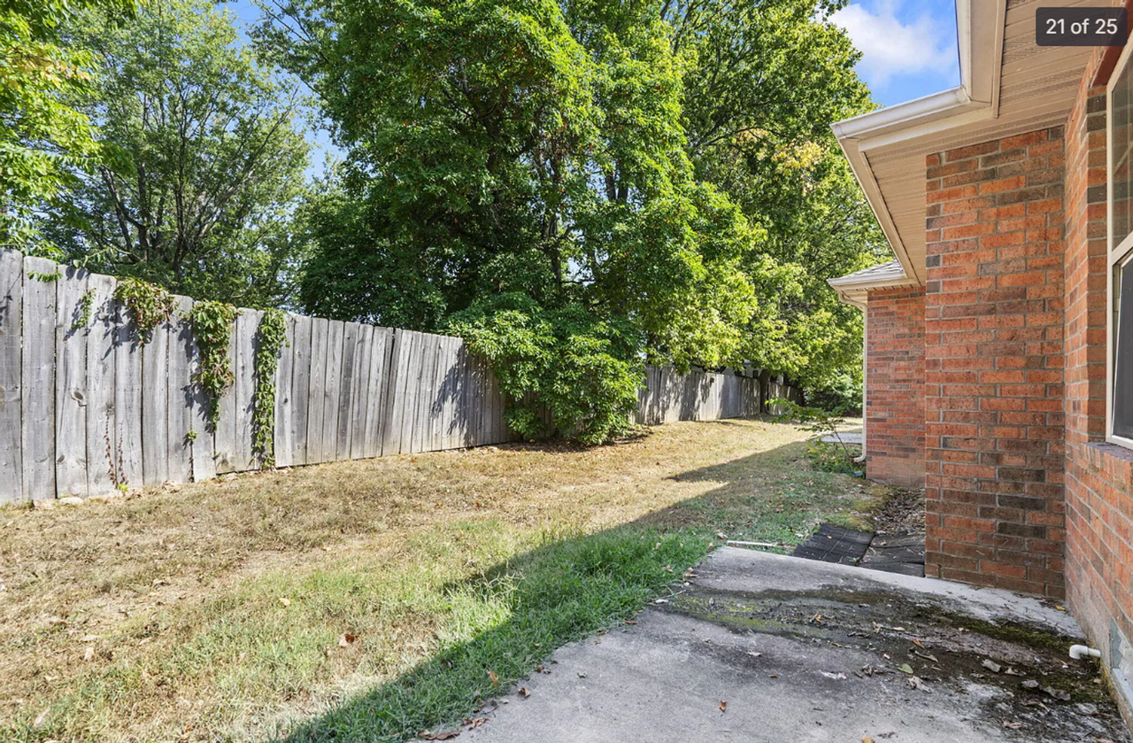 2301 W Bridlewood Trl - Photo 3 of 22