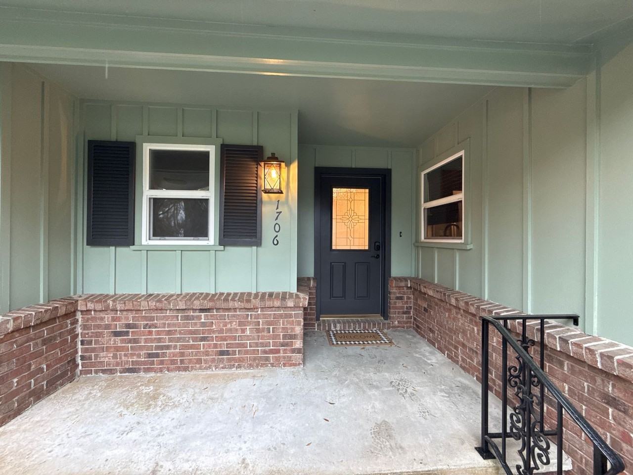 1706 Ne 4th St - Photo 2 of 28
