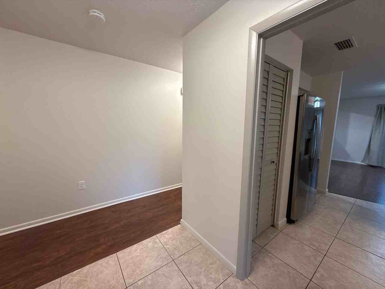 1706 Ne 4th St - Photo 3 of 28