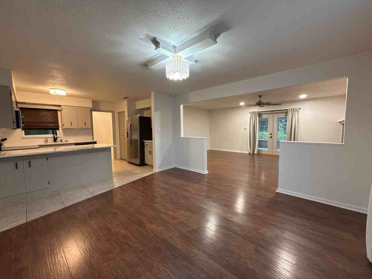 1706 Ne 4th St - Photo 6 of 28