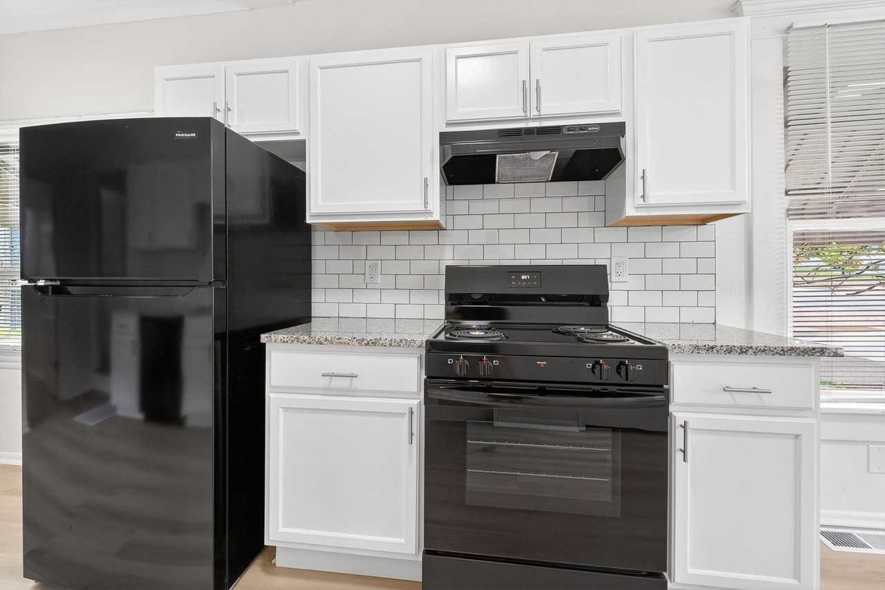 7378 E Main St - Photo 3 of 20