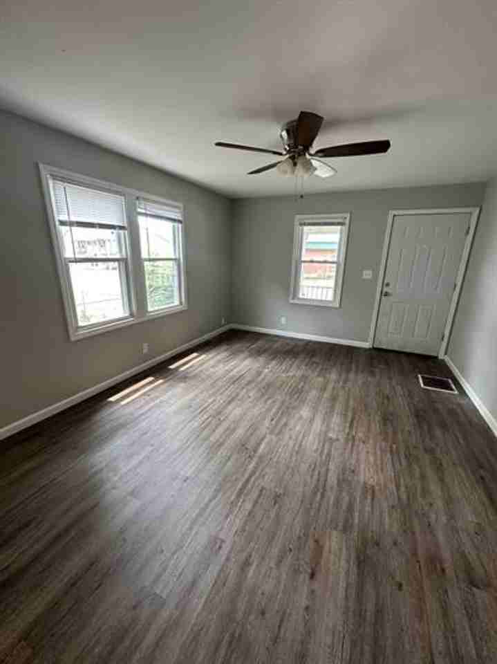 804 N Lincoln Ave - Photo 2 of 5