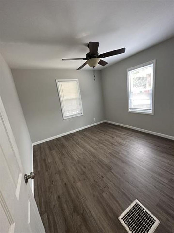 804 N Lincoln Ave - Photo 4 of 5