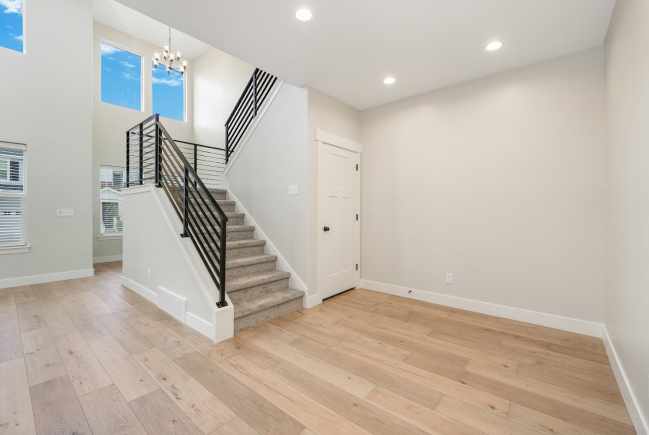 13528 S Commodus Dr - Photo 6 of 10