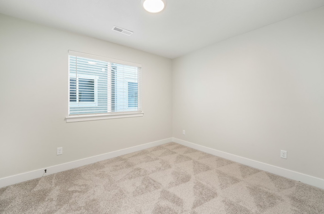 13528 S Commodus Dr - Photo 7 of 10