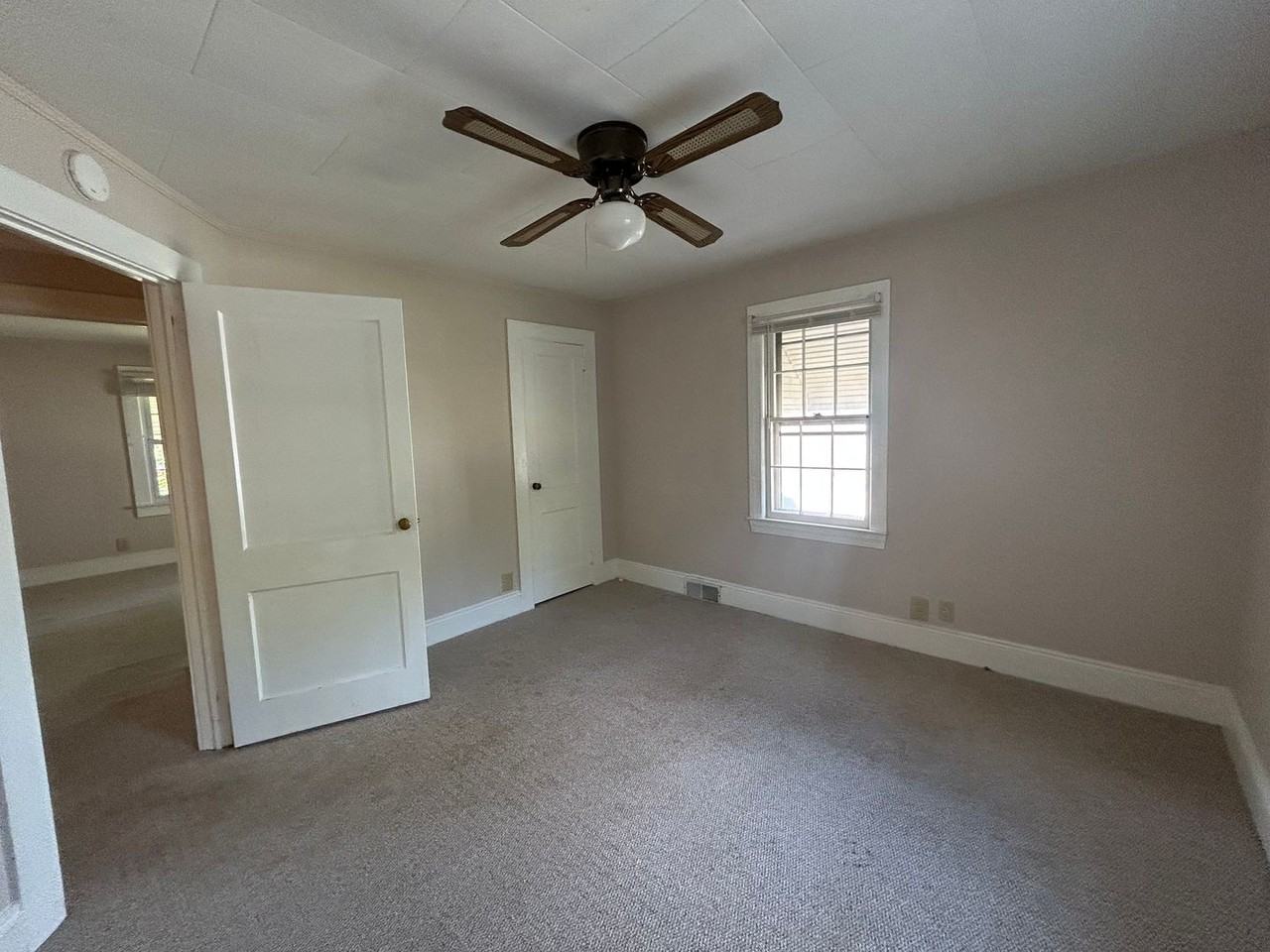 110 Oakland Ave - Photo 5 of 12