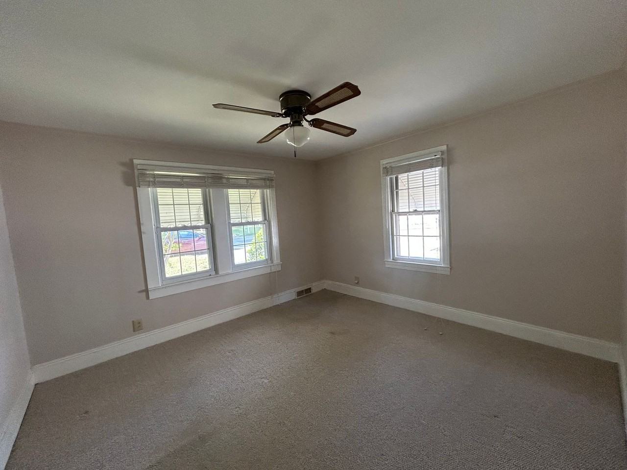 110 Oakland Ave - Photo 6 of 12