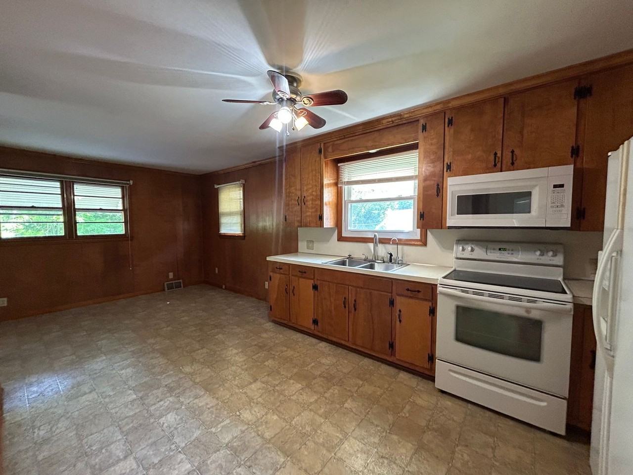 110 Oakland Ave - Photo 7 of 12