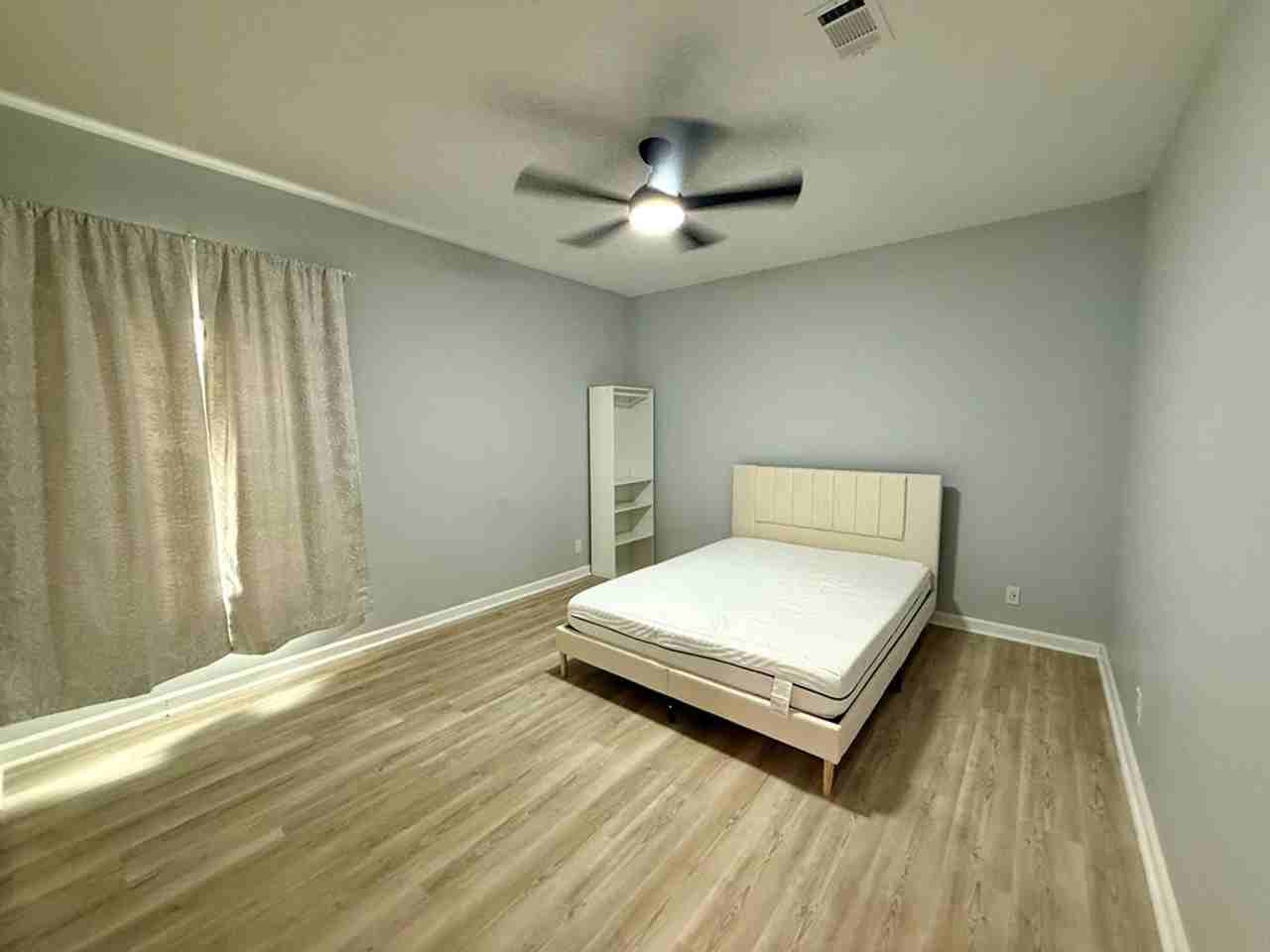219 Overcup Dr - Photo 3 of 11