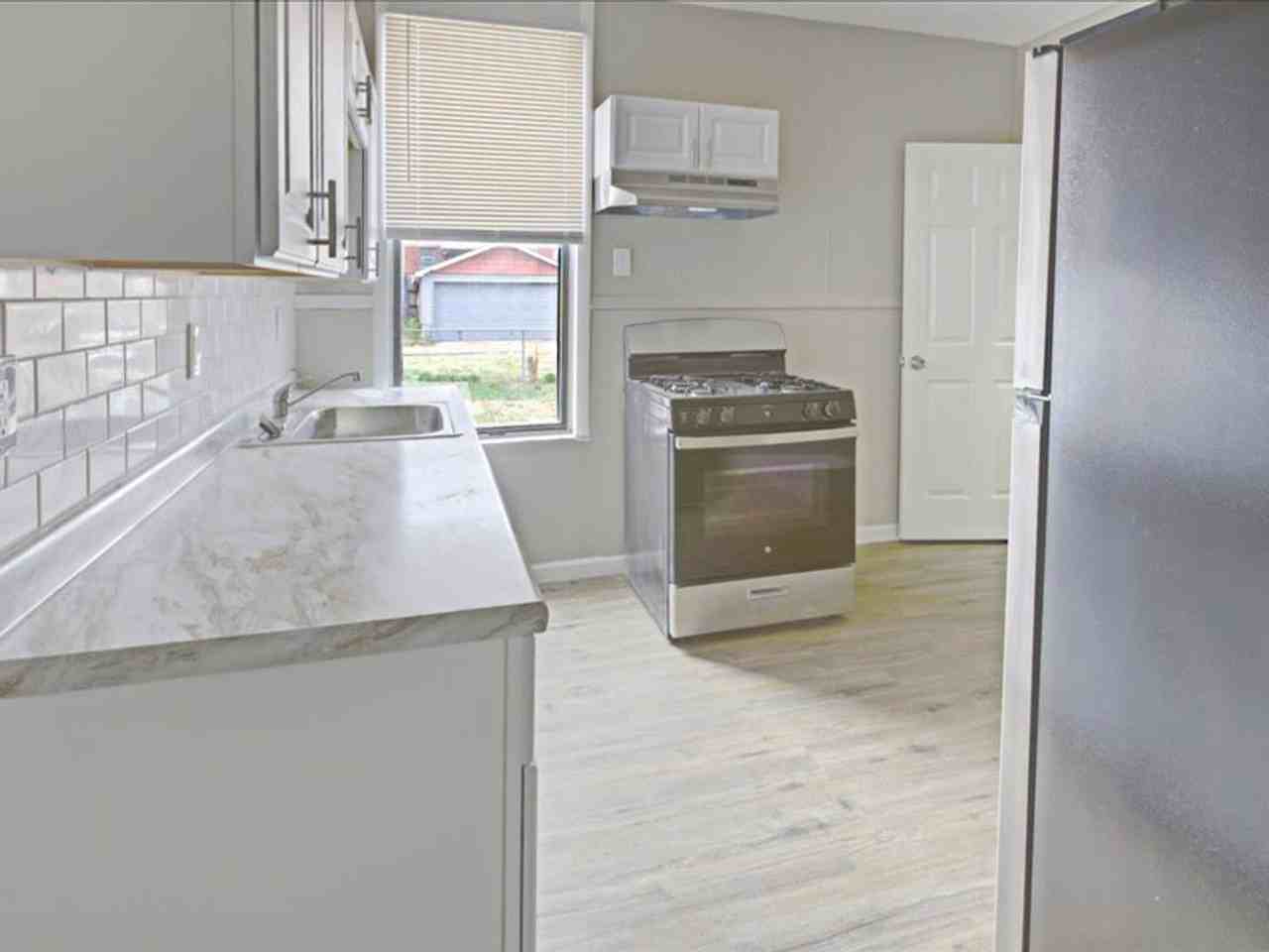 6730 Vermont Ave - Photo 3 of 27