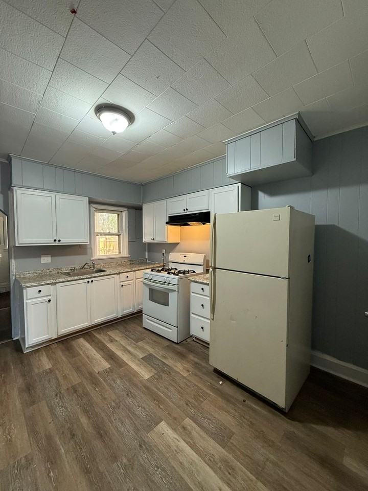 46 Elm St - Photo 6 of 21