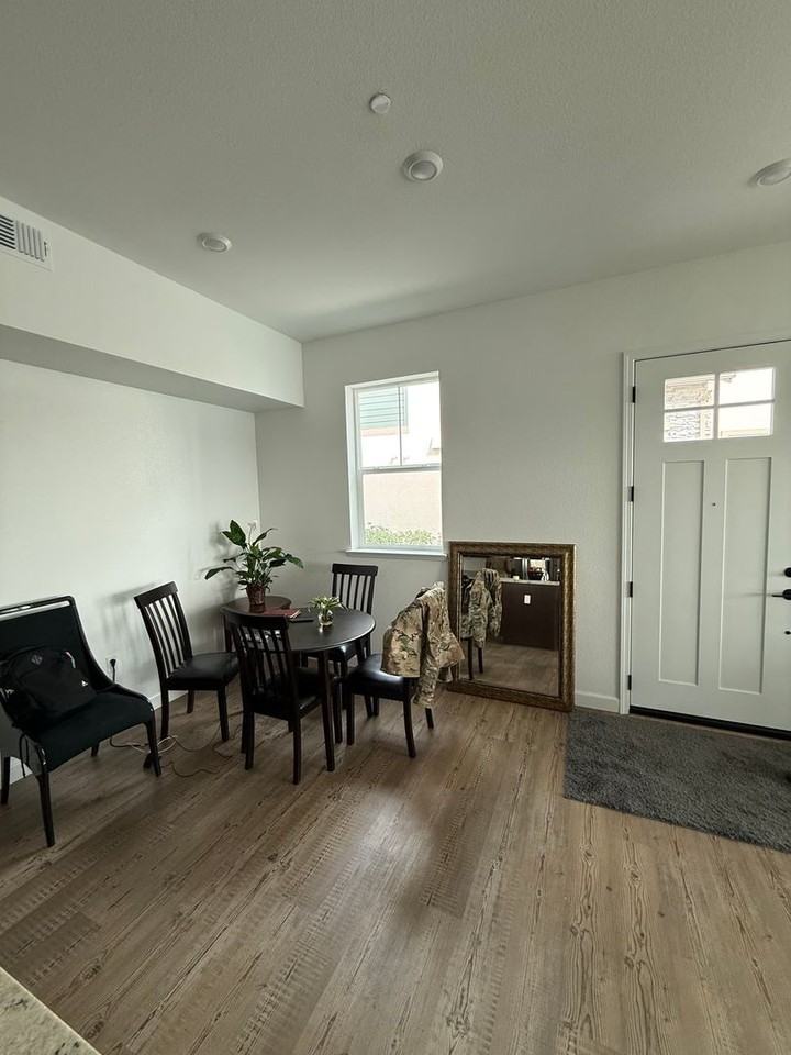 2404 Shore Vis - Photo 2 of 20