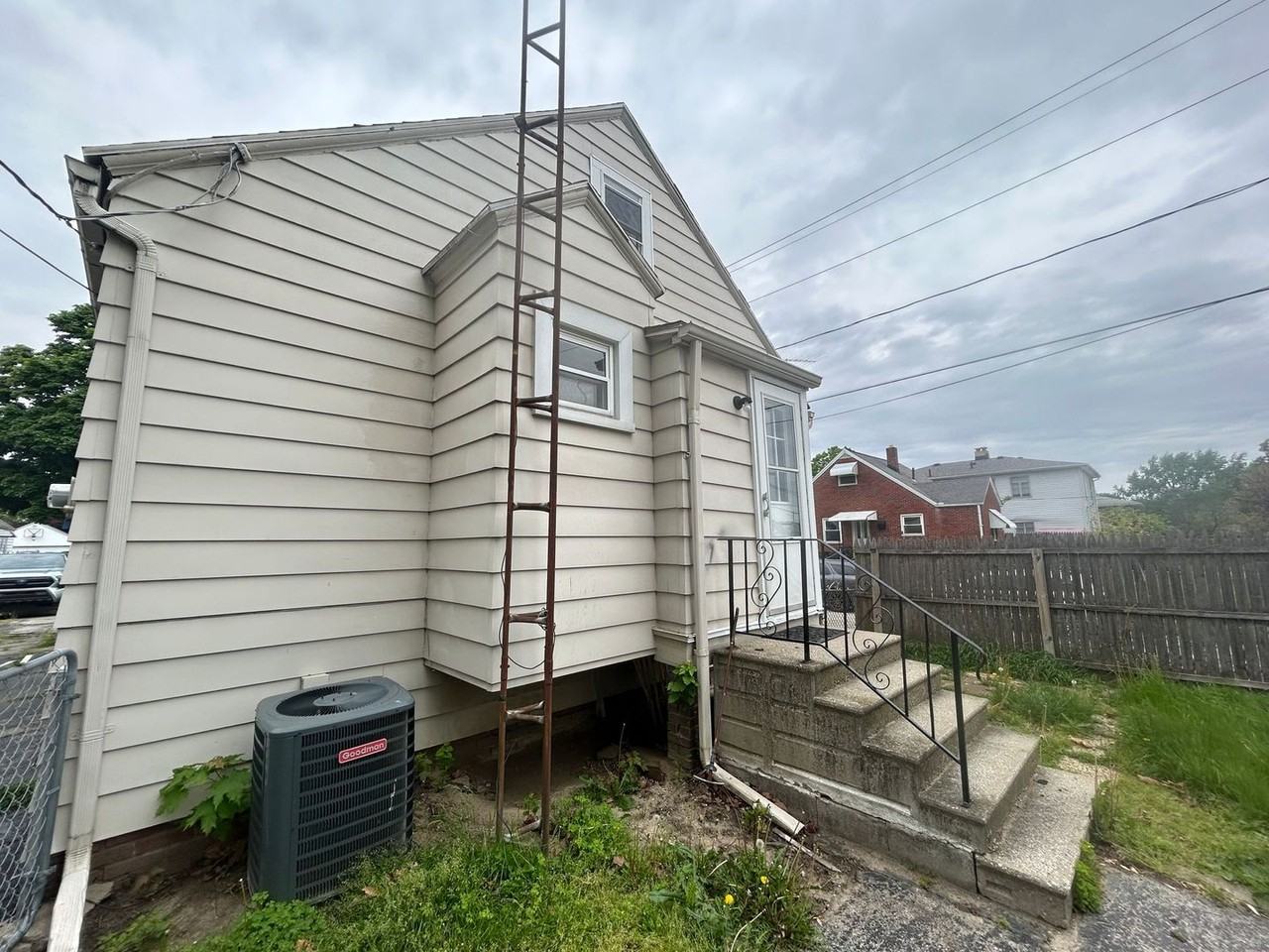 4248 Caroline Ave - Photo 3 of 16
