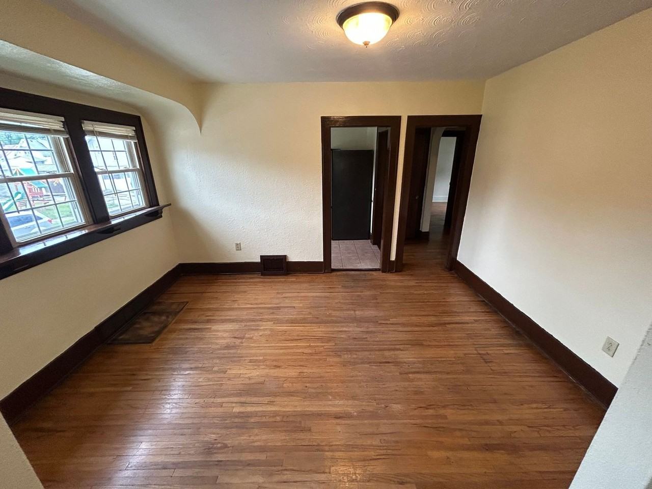 4248 Caroline Ave - Photo 6 of 16