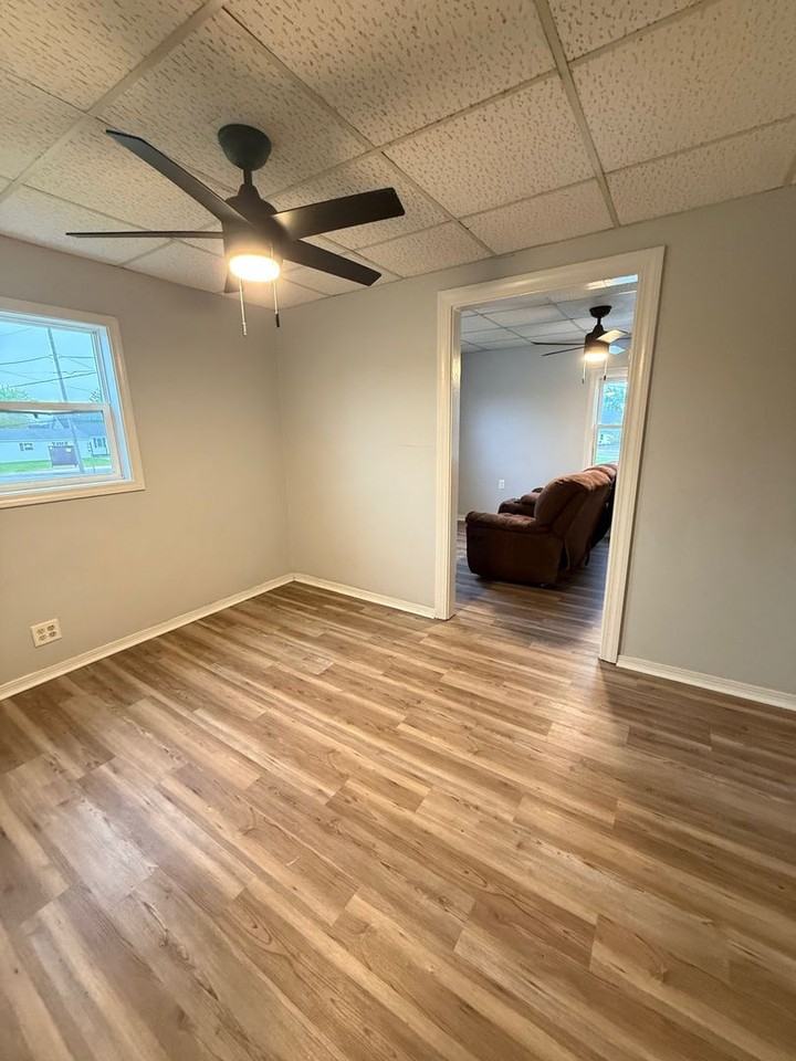 910 N Harrison St - Photo 3 of 4