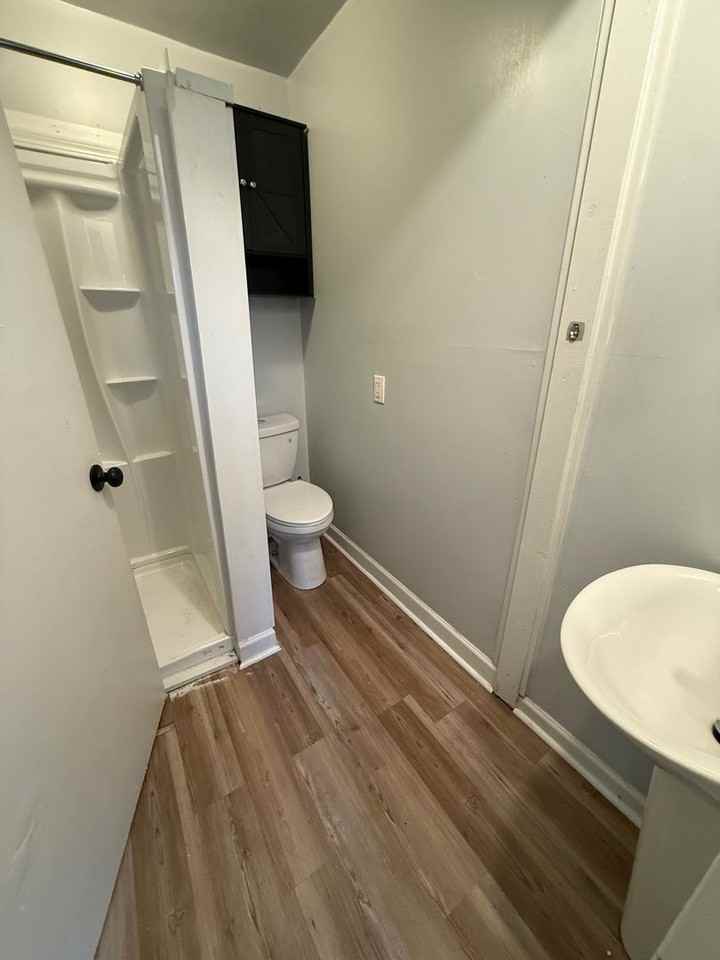 910 N Harrison St - Photo 4 of 4
