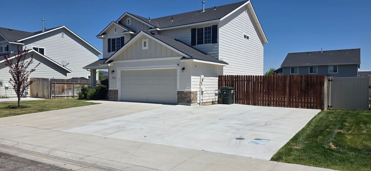 2542 N Honeysuckle Way - Photo 2 of 22
