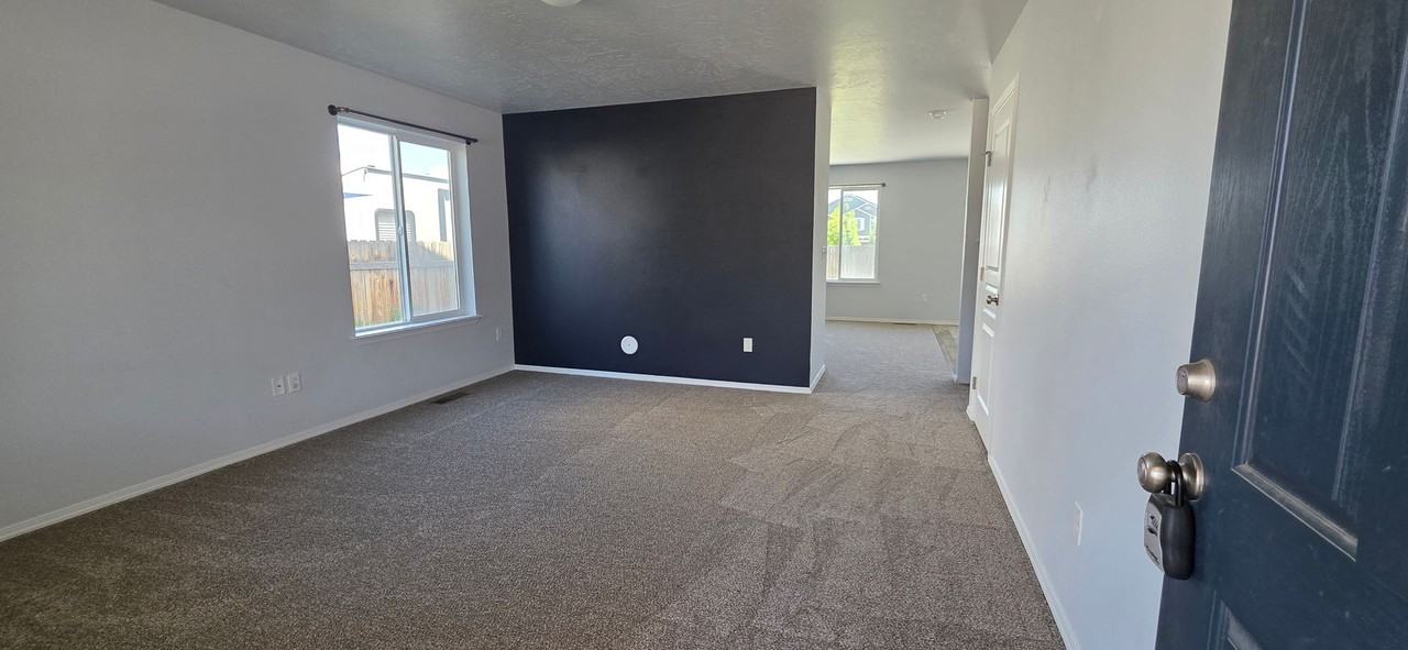 2542 N Honeysuckle Way - Photo 3 of 22
