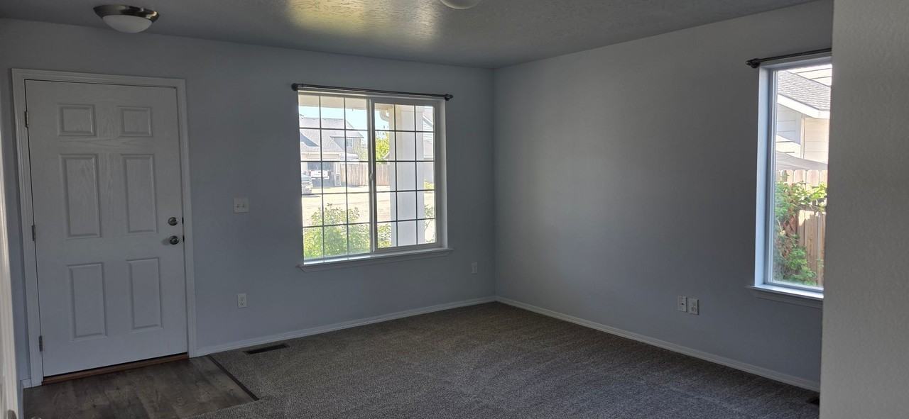 2542 N Honeysuckle Way - Photo 4 of 22
