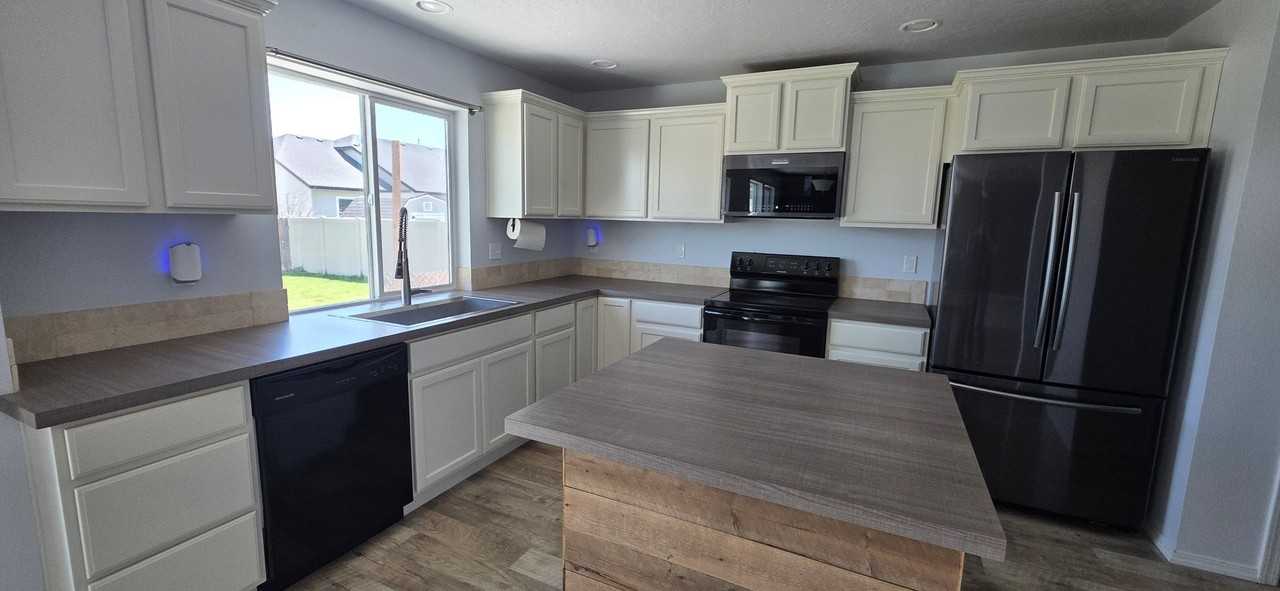2542 N Honeysuckle Way - Photo 5 of 22