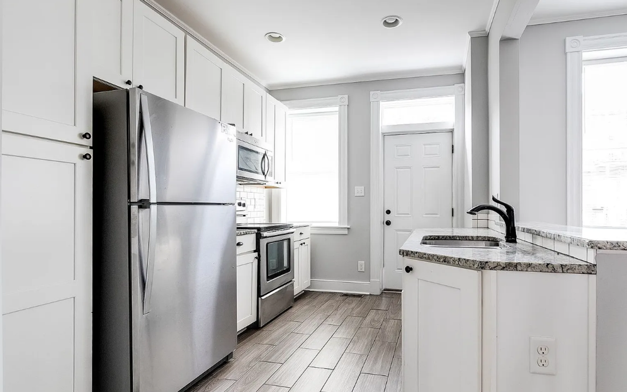 2305 Venable St - Photo 3 of 13