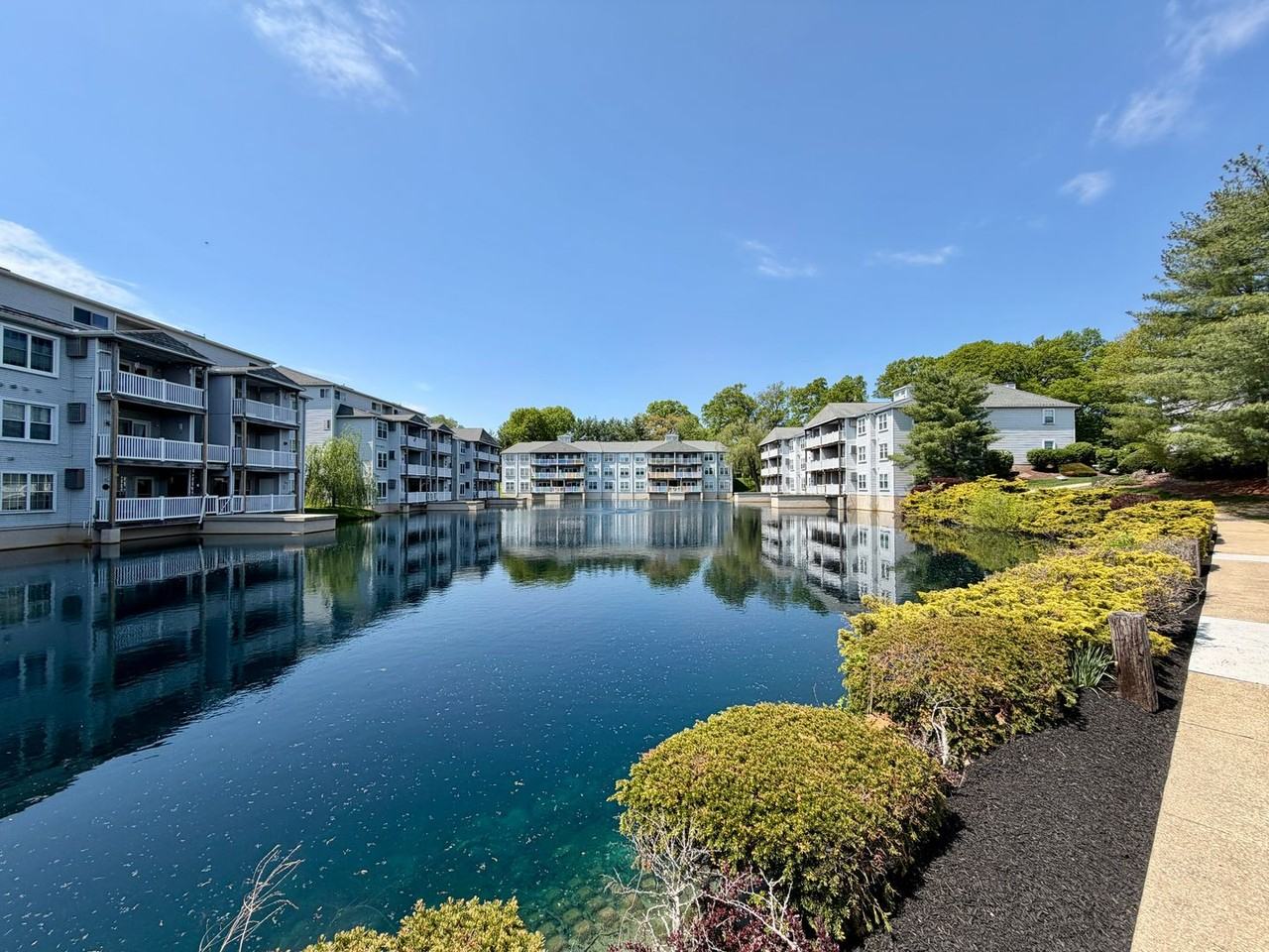 401 Waters Edge Dr - Photo 6 of 12