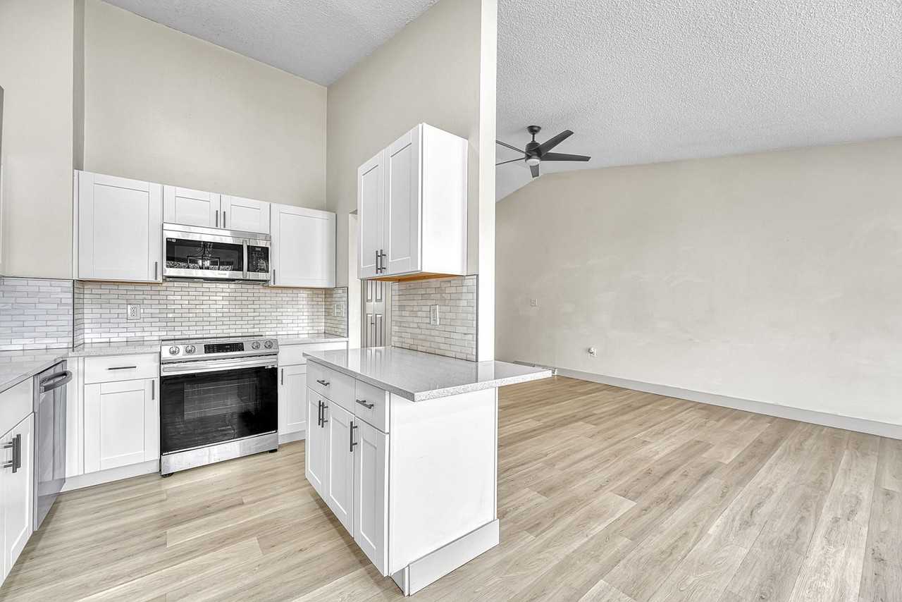 12028 E Harvard Ave - Photo 5 of 29