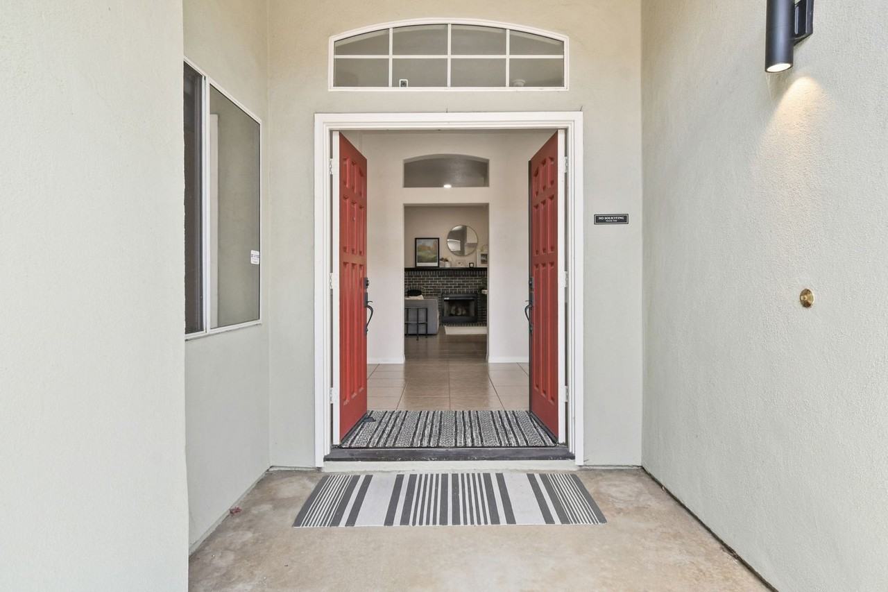 870 Bracero Pl - Photo 5 of 35